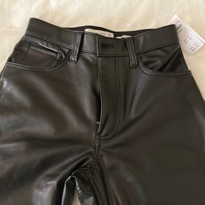 Curve love vegan black 26s NWT